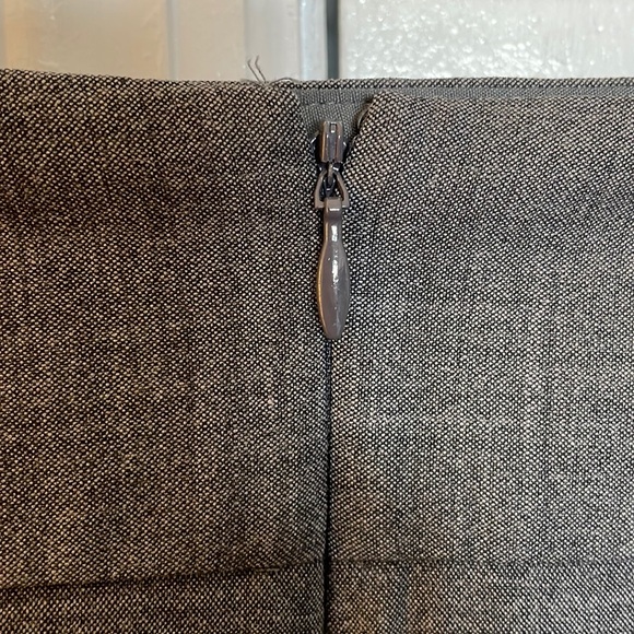 Banana Republic Stretch Gray Wool Skirt; Lined; Sz 14; Great for Fall & Winter! - Picture 4 of 6